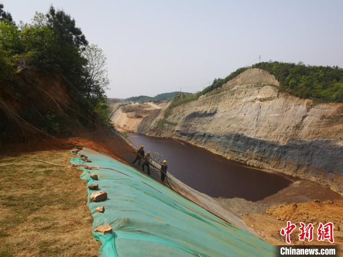 说明: http://i2.chinanews.com/simg/ypt/2020/200421/116735520_zsite.jpg