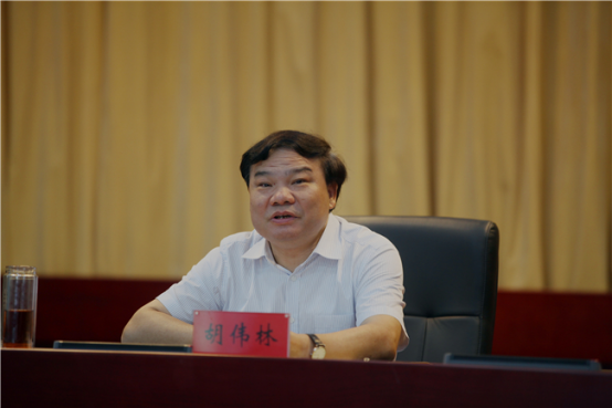 胡伟林讲党课：旗帜鲜明讲政治  不辱使命尽职责