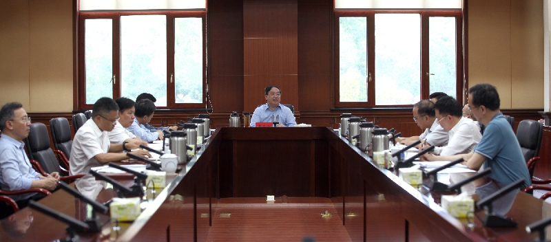 黄东红主持召开省发改委2025年第9次党组会