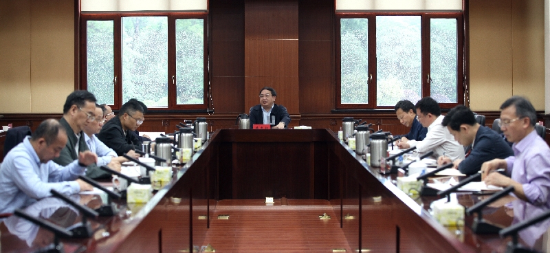 省发改委举行深入贯彻中央八项规定精神学习教育读书班暨理论学习中心组2025第4次集体学习