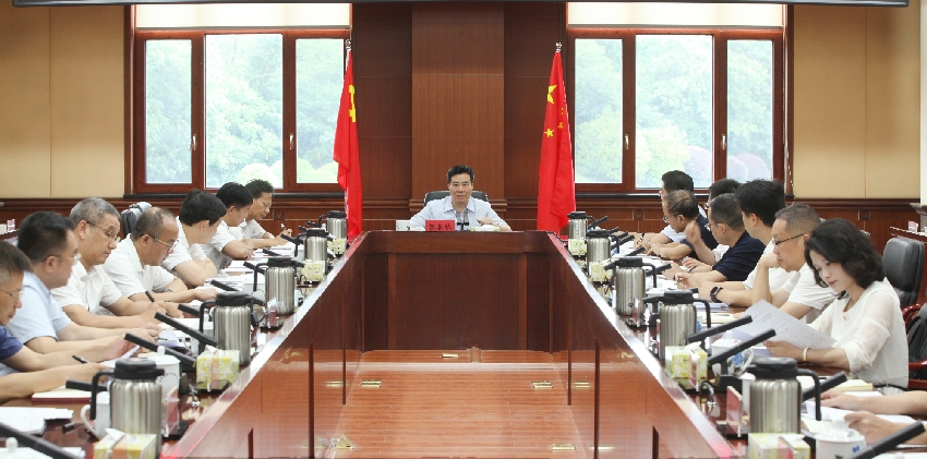 黎春秋主持召开省发展改革委2026年第18次党组会议
