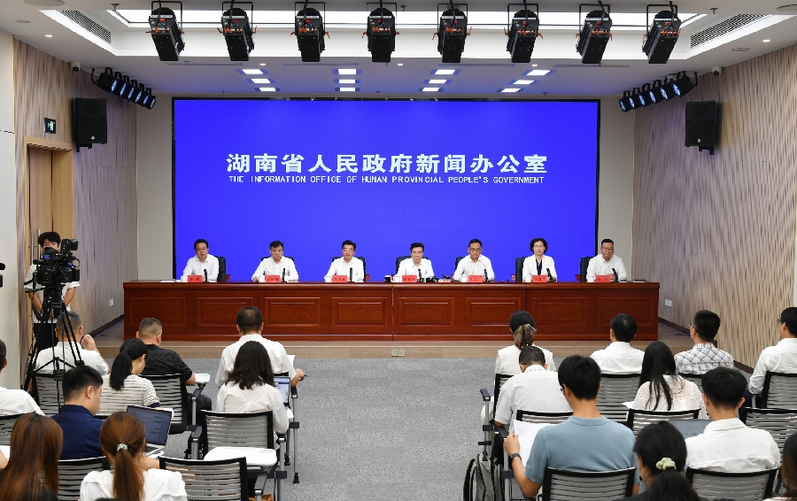 省政府新闻办举行第五届北斗规模应用国际峰会新闻发布会